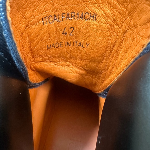 Authentic Burberry Arthur Hiking Boots worn less than 5 miles. - Picture 3 of 9